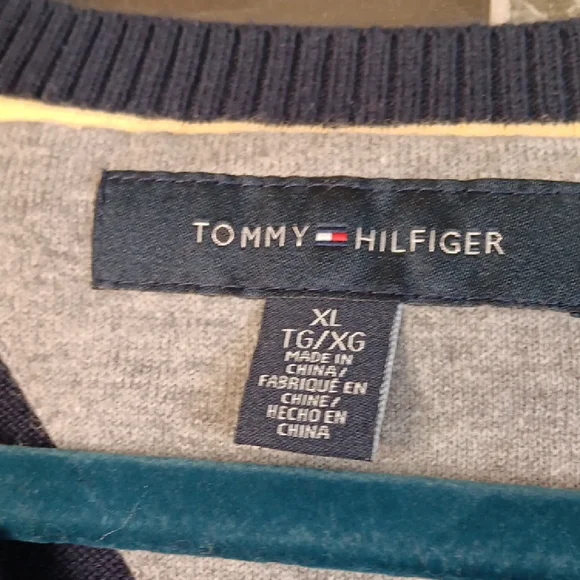 Tommy Hilfiger Men's Black and Gray Argyle Sweater Vest - Picture 2 of 11